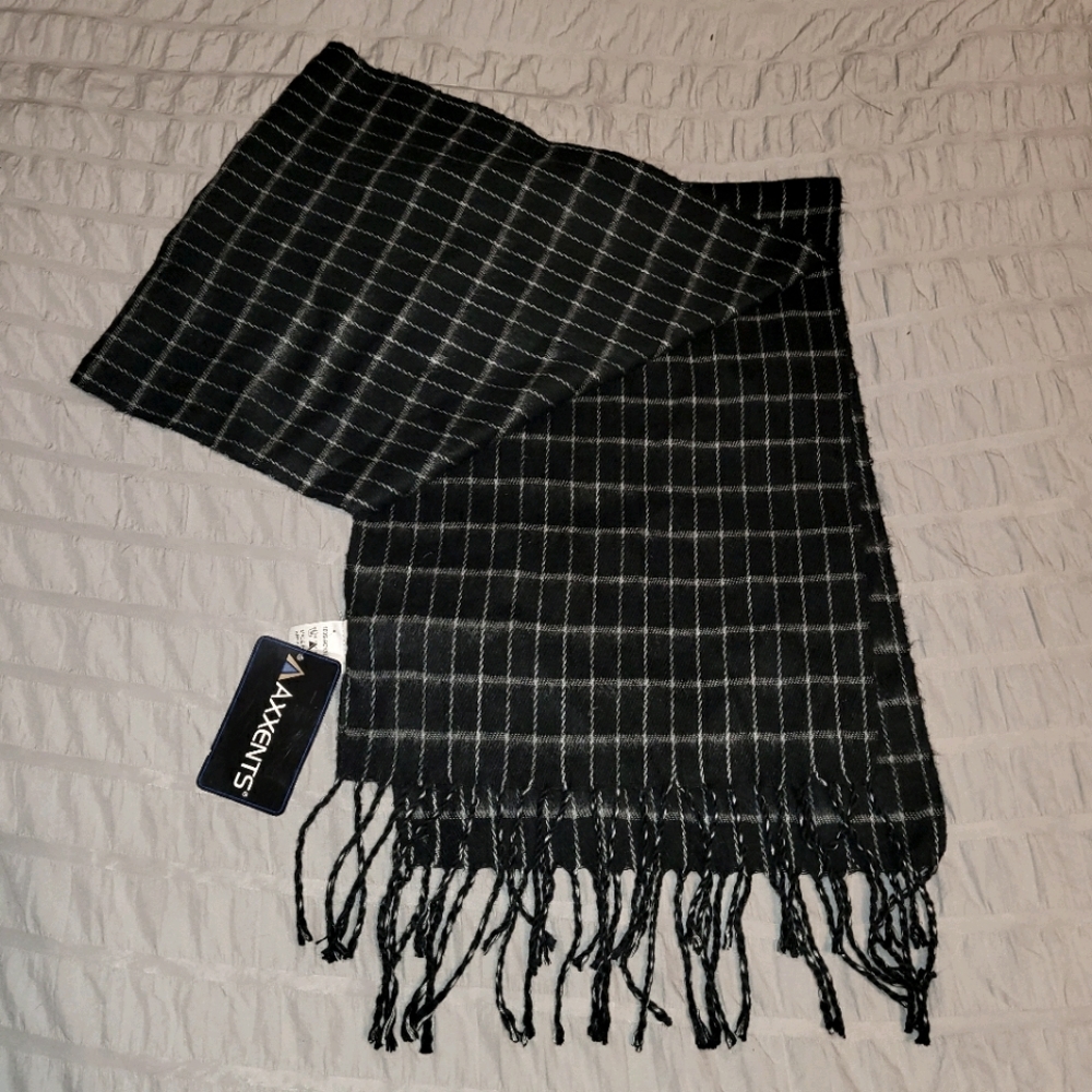 Axxents scarf NWT